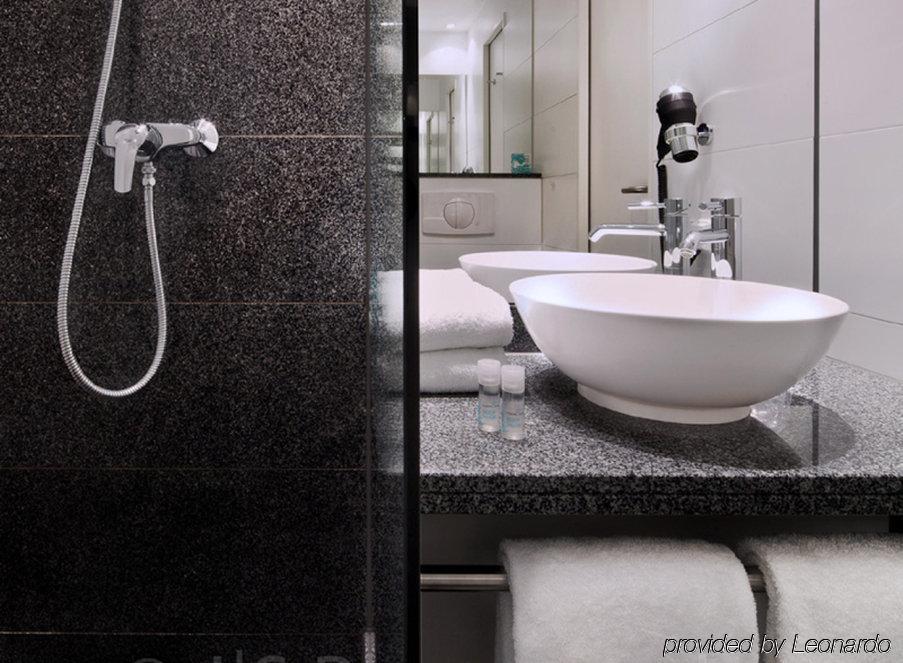 Motel One Hamburg Am Michel Quarto foto
