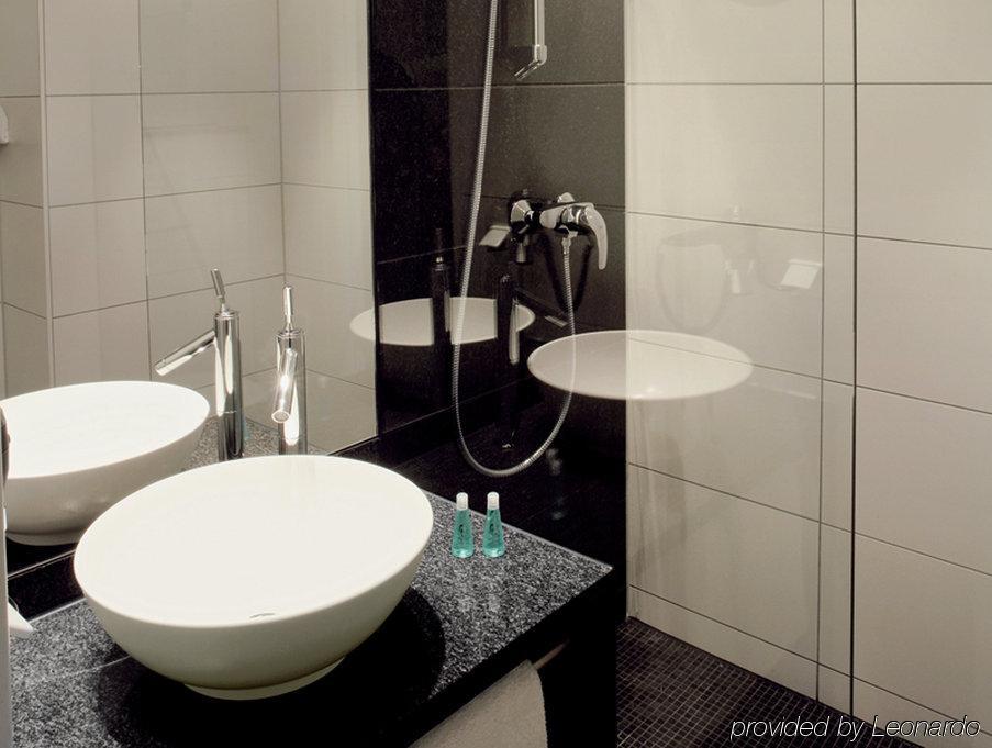 Motel One Hamburg Am Michel Quarto foto